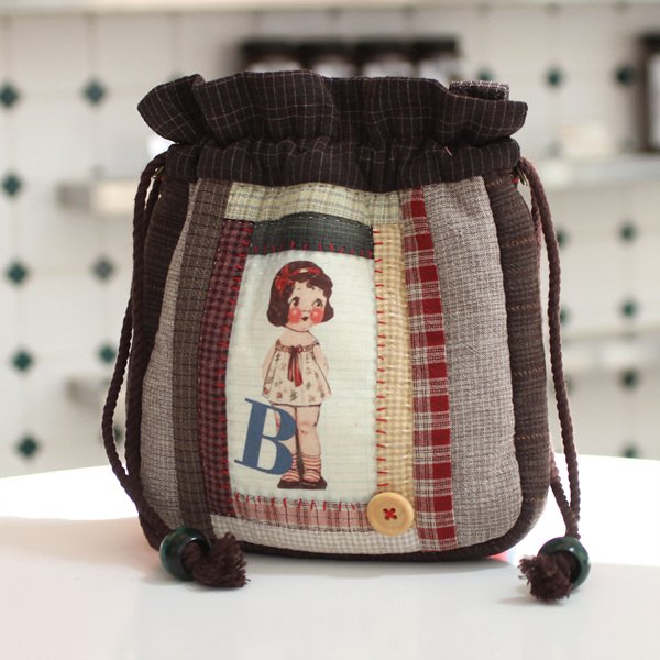 [바이핸즈] 퀼트패키지 가방 - 페이퍼 돌 핸폰가방