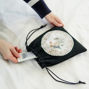 [바이핸즈] 퀼트패키지 소품 - 케이트 플라워 스트링 파우치 (개)