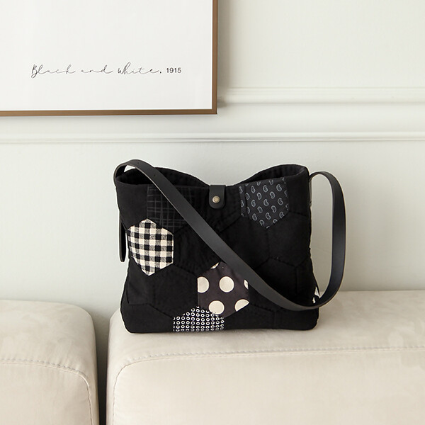 [바이핸즈] 퀼트패키지 가방 - 모노앤시크 숄더백